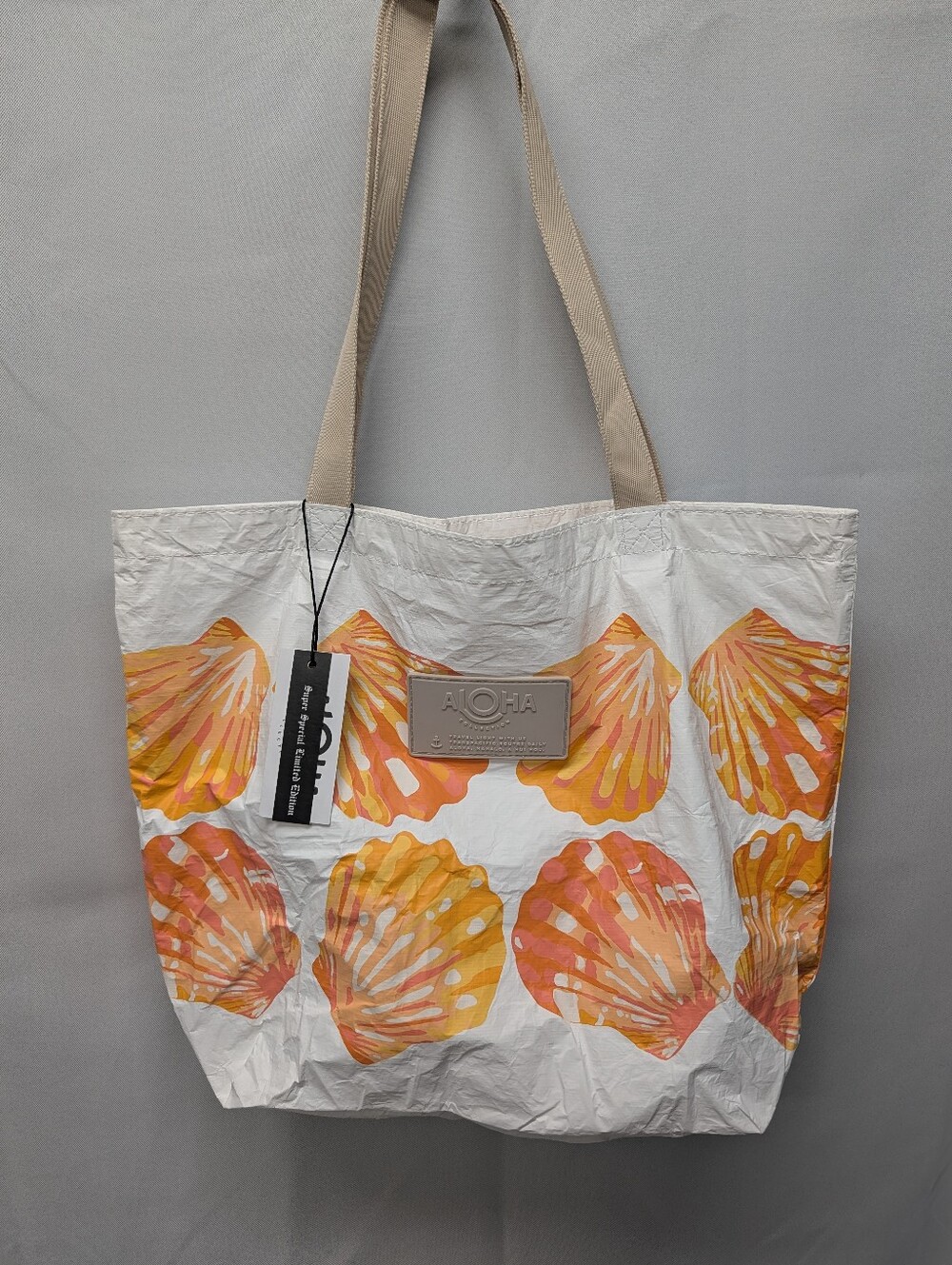 ALOHA Collection Reversible Sunrise Shell/ Shell Clu Waterproof Tote NWT - Picture 3 of 13